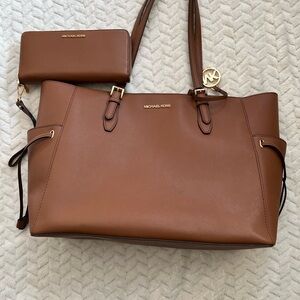 Michael Kors Tan Tote Bag and Wallet Set